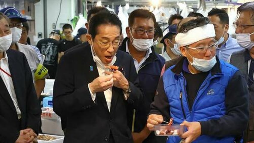 japans prime minister eats radioactive fish from fukushima waters