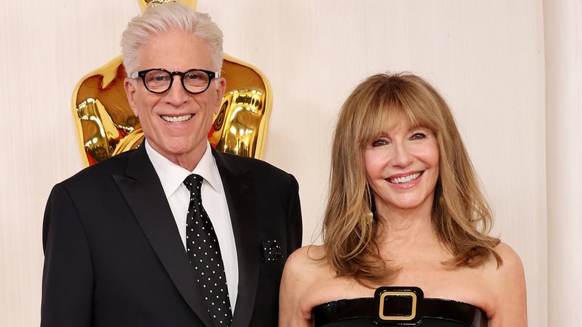 Ted Danson and Mary Steenburgen at the Academy Awards red carpet.