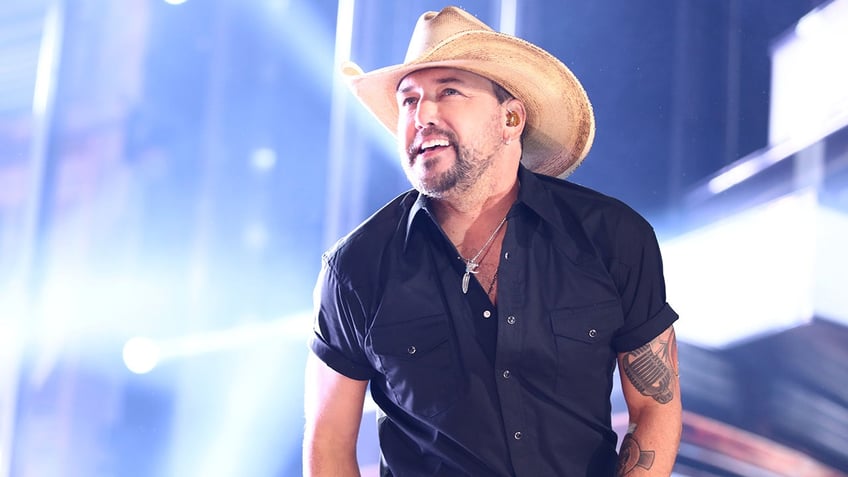 jason aldean connects small town message to bostons resilience after marathon bombings