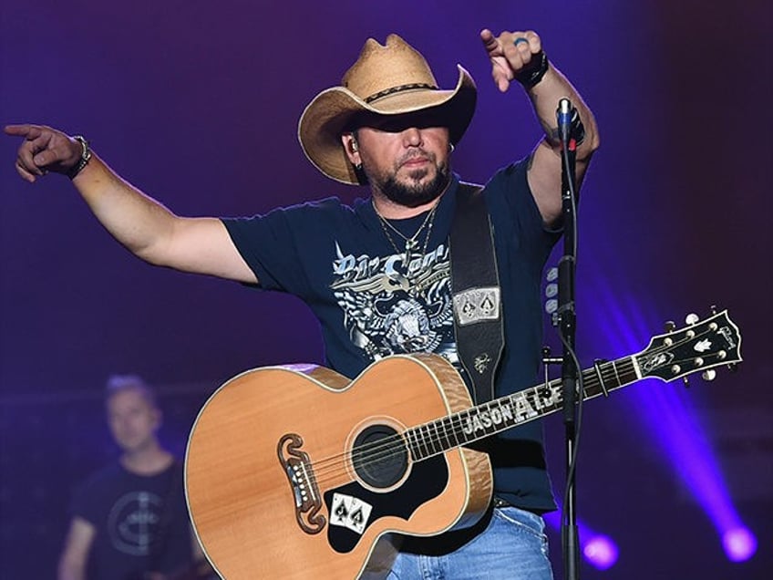 jason aldean defies cancel mob performs try that in a small town as crowd chants usa i want to see america restored to what it once was