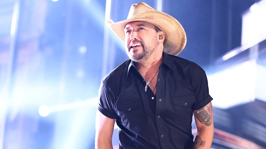 jason aldean on small town controversy says country fans tired of living in wild west