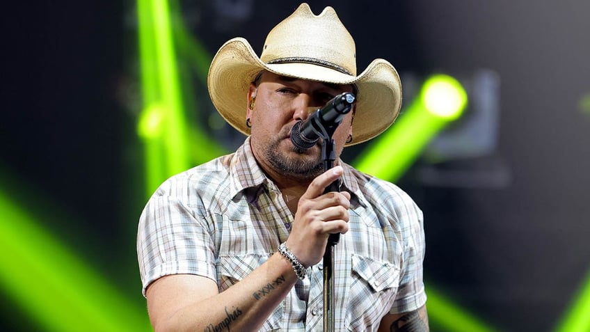 jason aldean on small town controversy says country fans tired of living in wild west