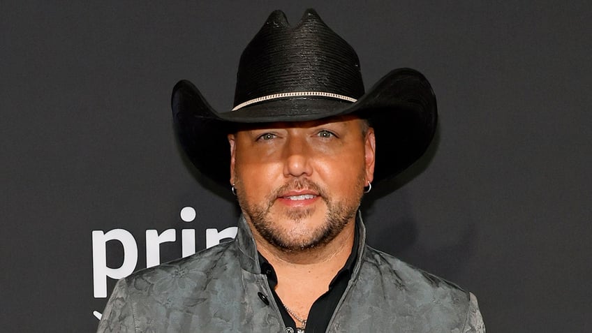 jason aldean praises american values at concert after long week of backlash to video i love my country