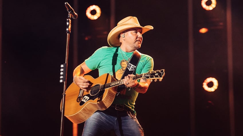 jason aldean small town backlash country singer wife brittany fight back amid controversies