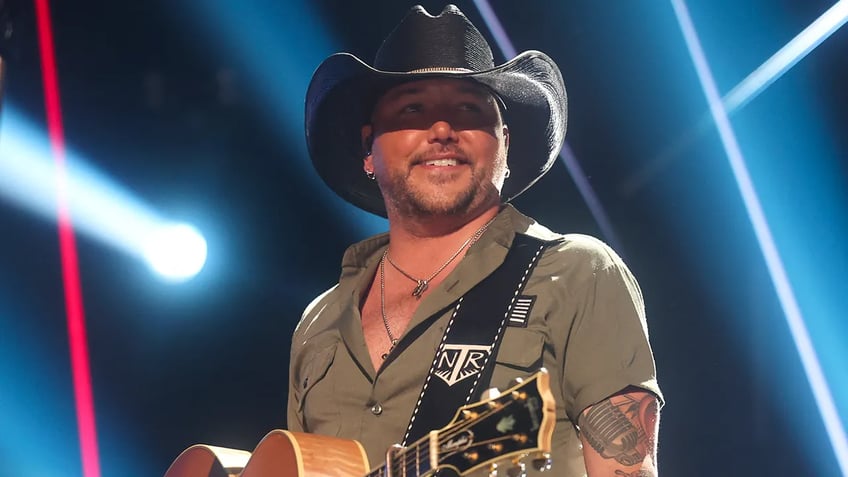 jason aldean thanks fans for support after small town backlash the people have spoken