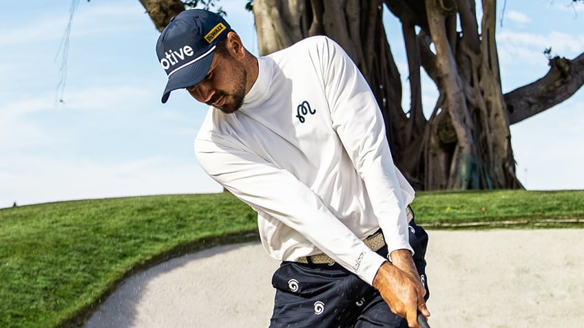 Jason Day hits bunker shot