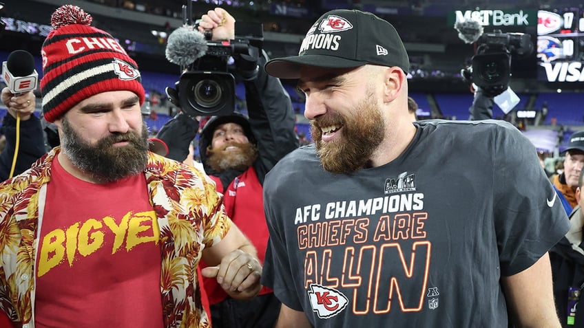 Jason Kelce congratulates Travis Kelce