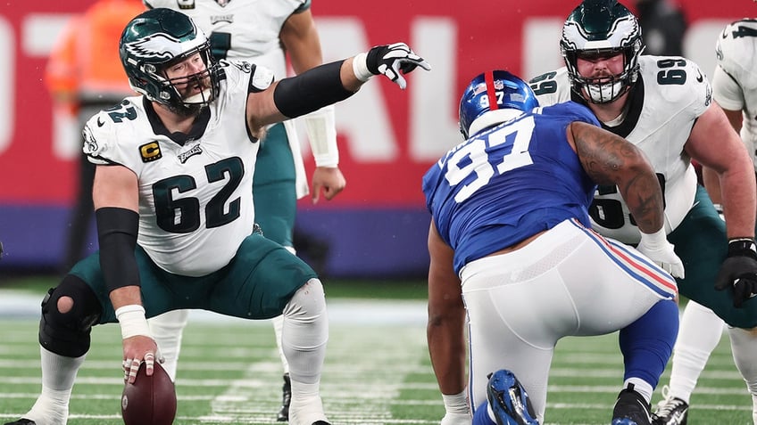 Jason Kelce vs Giants