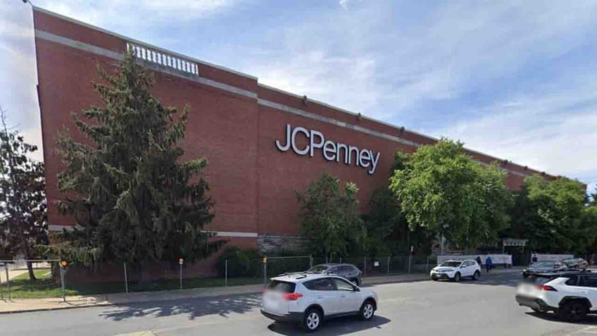 jcpenney at maryland mall evacuated after suspected armed shoplifter barricades himself in fitting room