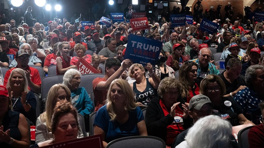 Vance crowd, Middletown, Ohio