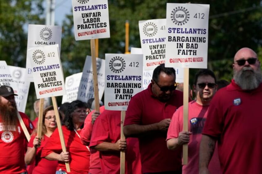 jeep maker stellantis makes a new contract offer as auto workers prepare to expand their strike