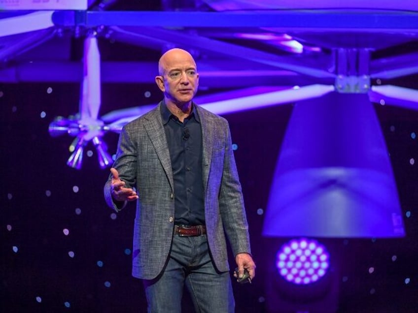 Jeff Bezos in front of Blue Origin's Lunar Lander