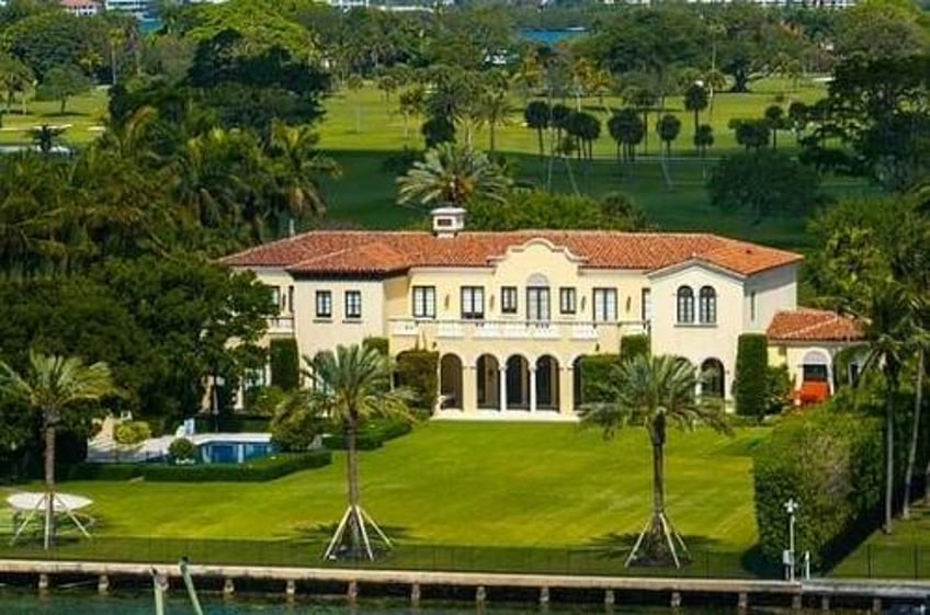 jeff bezos buys his third mansion on floridas exclusive billionaire bunker island