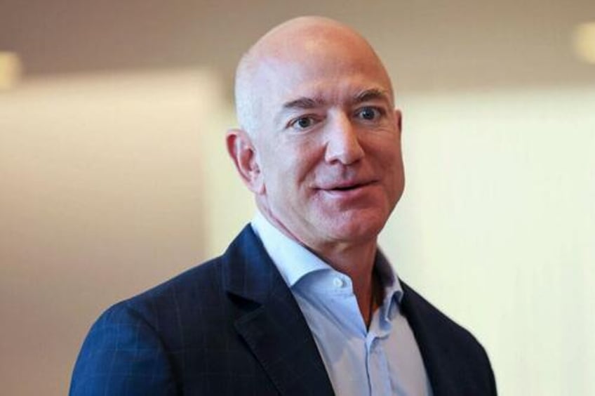 jeff bezos expresses optimism about trumps deregulation agenda offers to help