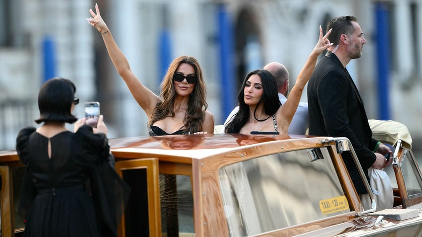Kim Kardashian, Khloe Kardashian