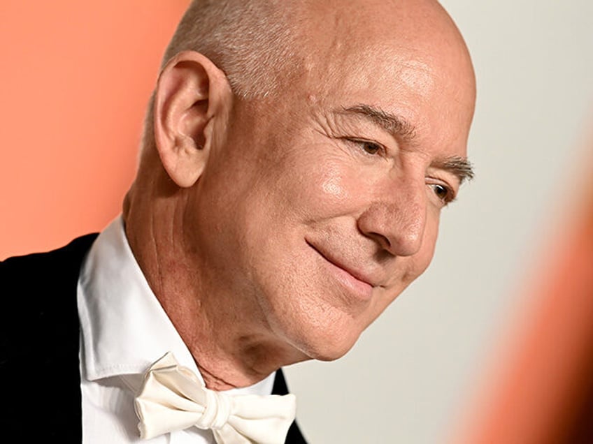 Jeff Bezos attends the 2025 Vanity Fair Oscar Party Hosted By Radhika Jones at Wallis Anne