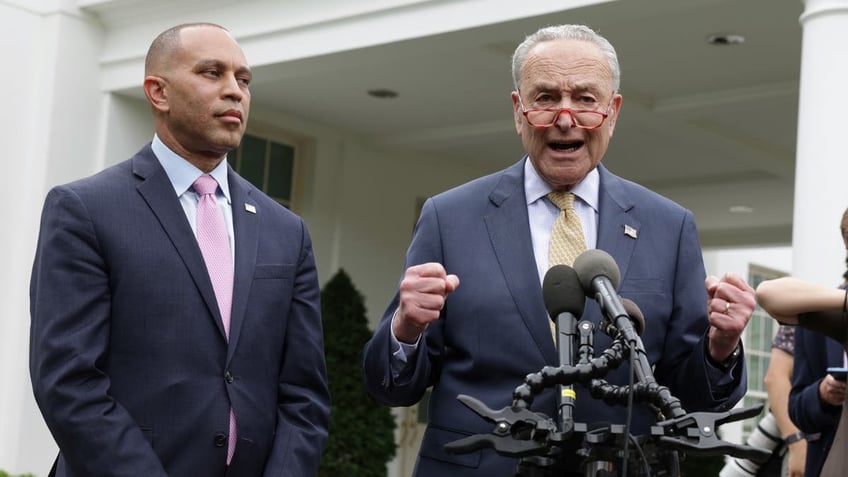 jeffries and the democrats are sitting pretty amid house gop speaker chaos