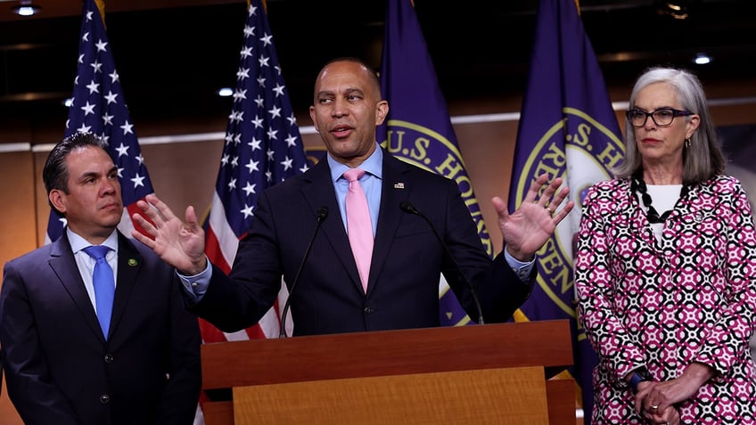 jeffries vows democrats will support each other as groups threaten to primary anti israel progressives