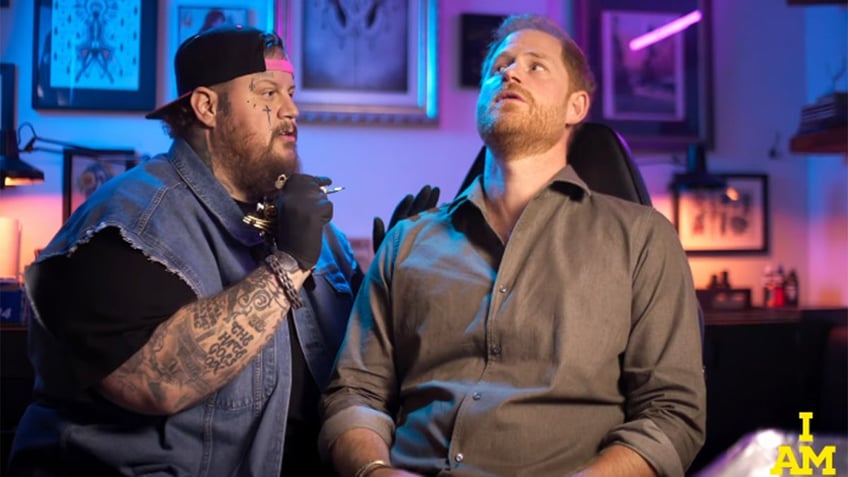 jelly roll gives prince harry tattoo