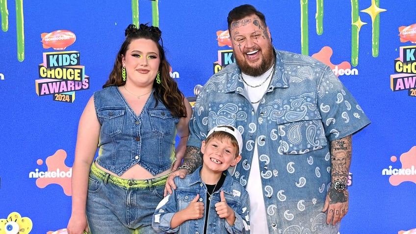 Jelly Roll with his daughter and son