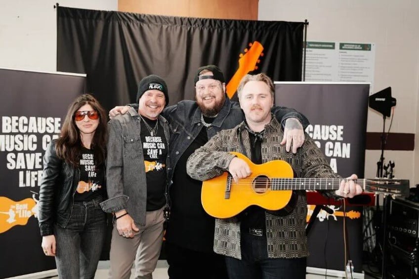 jelly roll unveils songwriting program at nashville juvenile detention center with help from country stars ernest and jeffrey steele