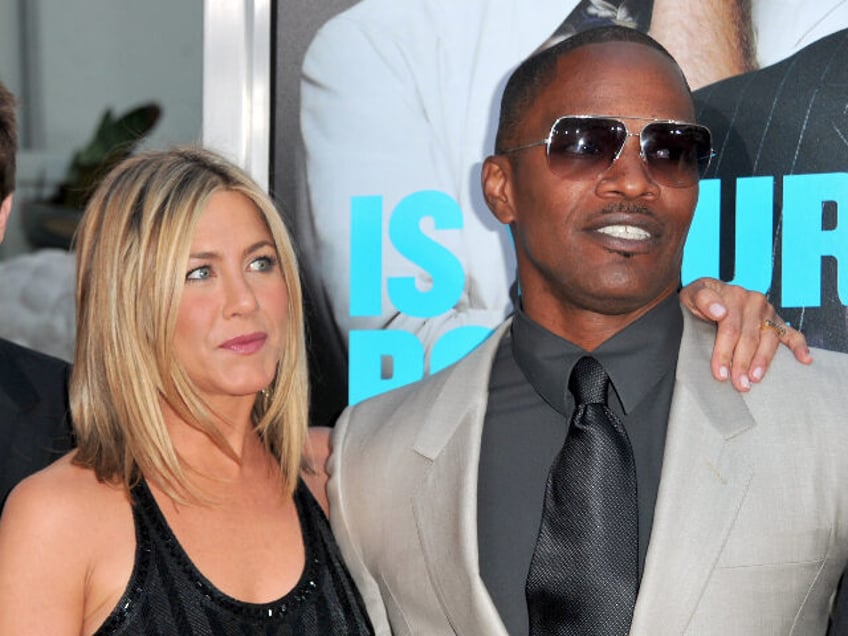 jennifer aniston closes instagram comments after her accusations of antisemitism against jamie foxx