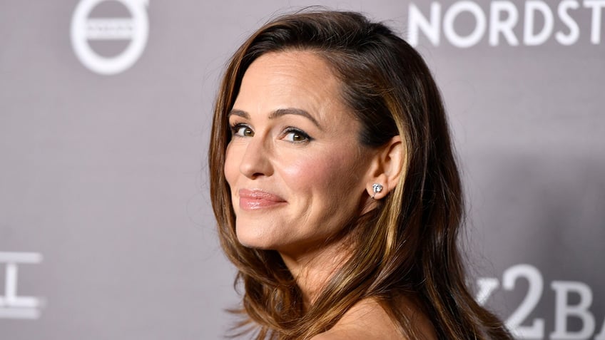 jennifer garner surprises dad with gift from 1948 ahead of his birthday