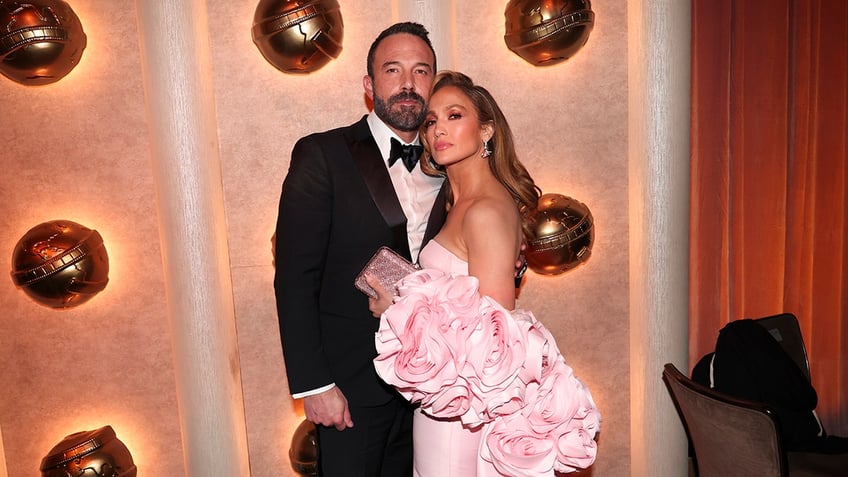 Jennifer Lopez and Ben Affleck cozy up for a photo