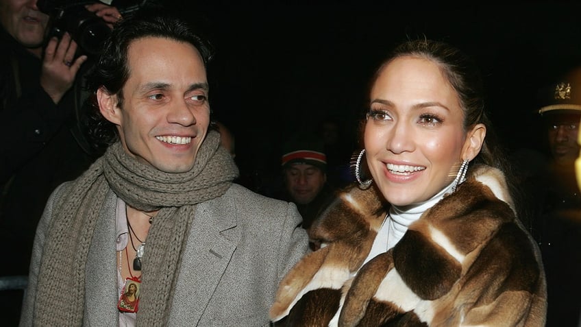 Marc Anthony and Jennifer Lopez smiling together