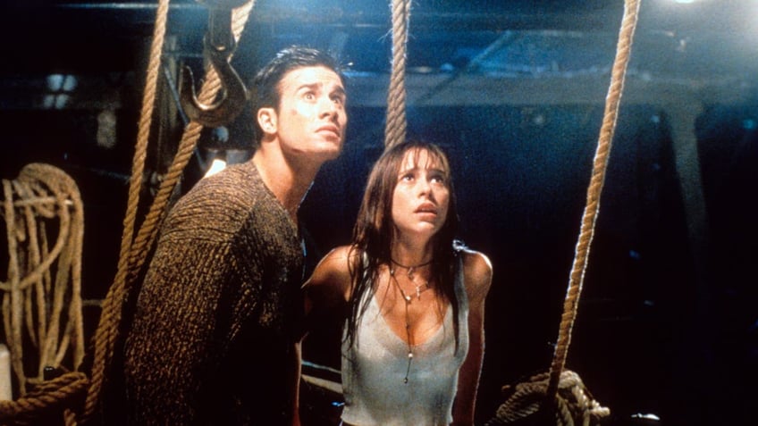 Jennifer Love Hewitt with Freddie Prinze Jr in I Know What You Did Last Summer