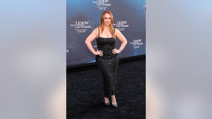 jennifer love hewitt at i know what you did last summer premiere in 2025