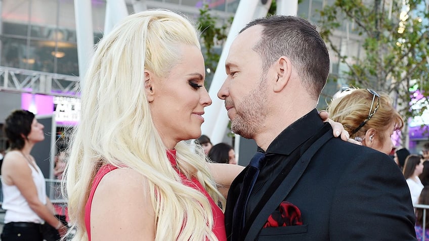 A photo of Jenny McCarthy and Donnie Wahlberg