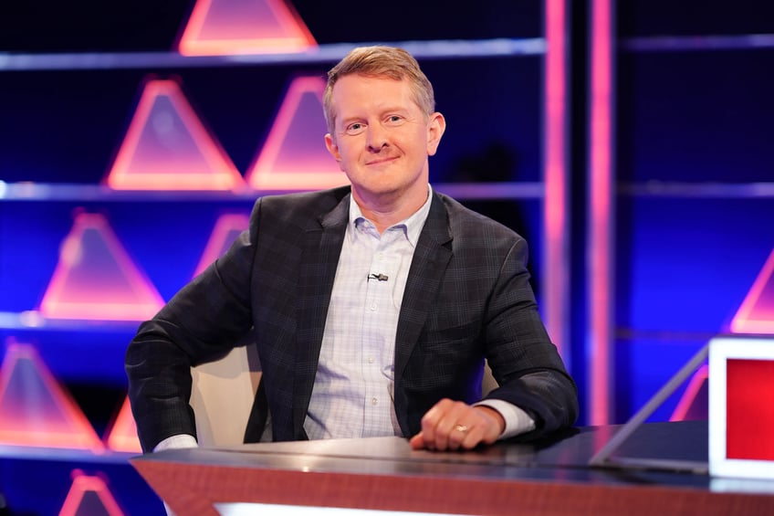 jeopardy host ken jennings leaves fans baffled as he loses game show