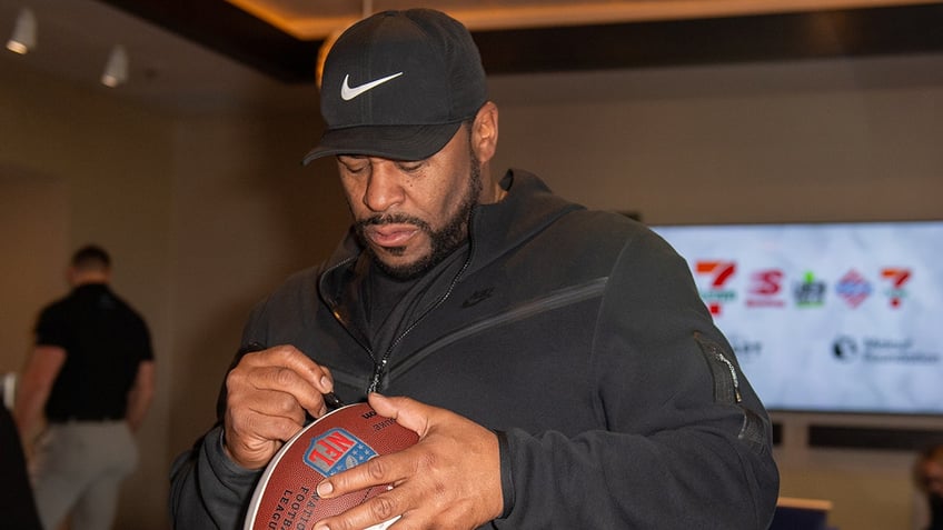 Jerome Bettis signs football