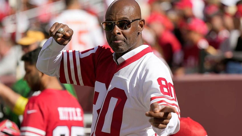 49ers legend Jerry Rice points