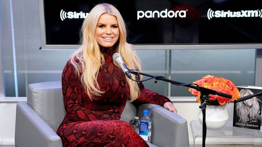 jessica simpson celebrates 6 years of sobriety unrecognizable version of myself