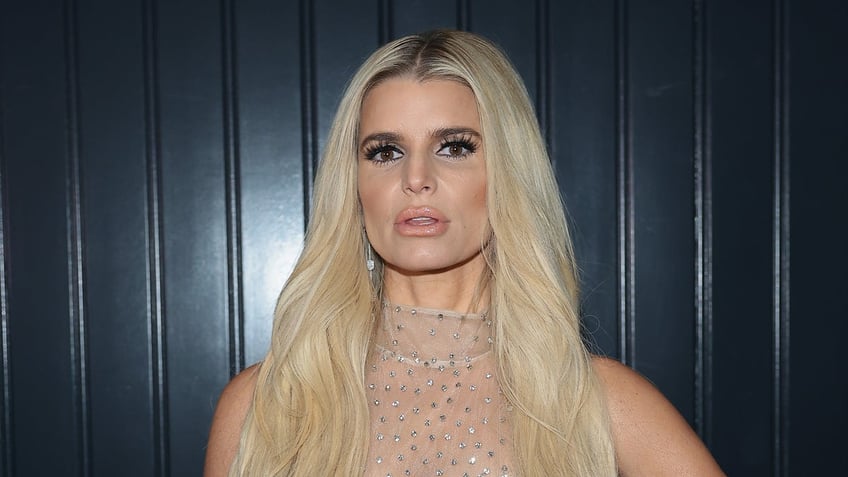jessica simpson has so much clarity with sobriety feels like im in my 20s again