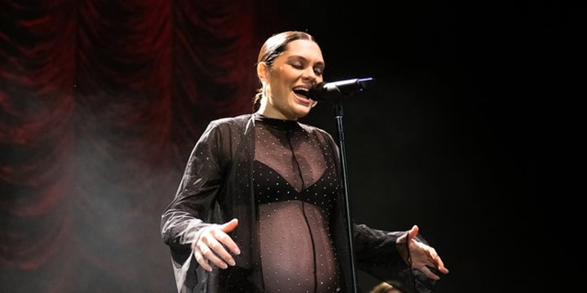 jessie j slams body shamers commenting on her postpartum figure 3 months after giving birth