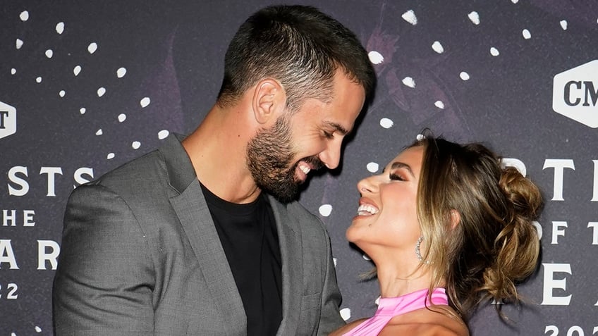 jessie james decker shares issue with breast implants while pregnant with baby no 4