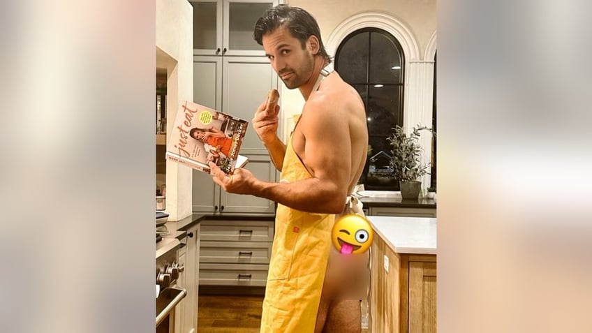 jessie james deckers fans go wild over cheeky photo of nfl husband eric decker to promote cookbook