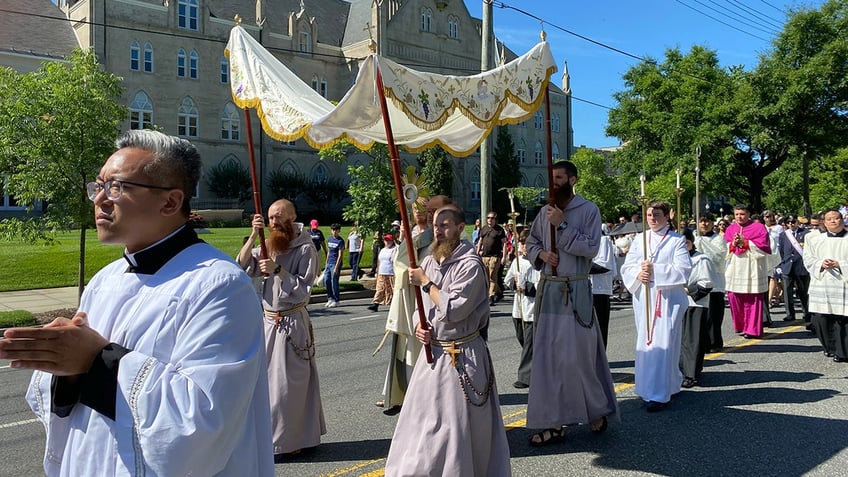 Eucharistic procession 