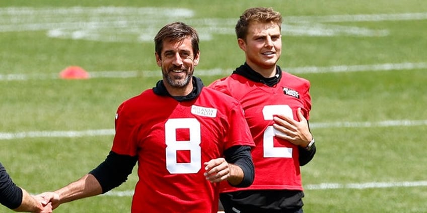 jets aaron rodgers pokes fun at backup zach wilson in hilarious birthday post