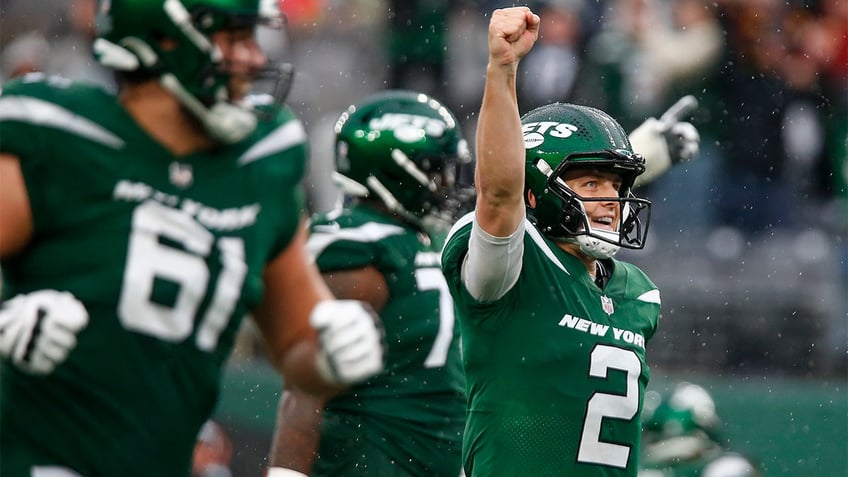 Zach Wilson celebrates a touchdown