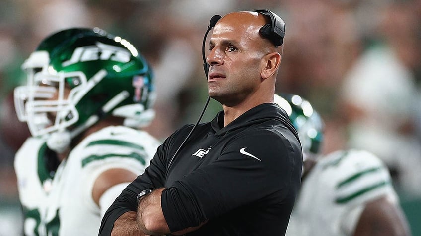 jets center recalls devastating moment robert saleh learned of aaron rodgers injury it was shocking