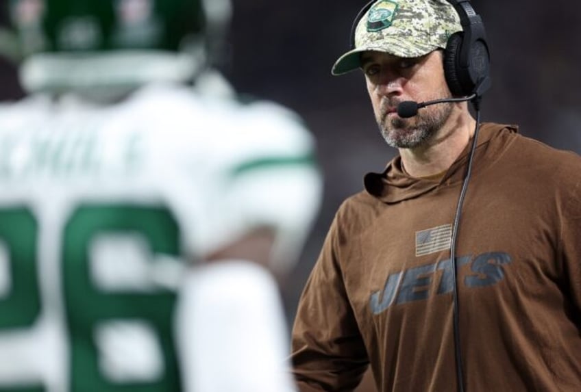 jets coach says if rodgers wants to play this season hell play