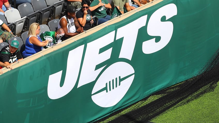 jets fans teeth come loose while yelling at team during abysmal first half