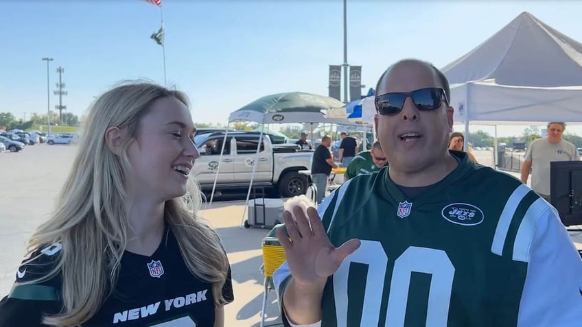 jets fans tell taylor swift to stay home before kickoff we dont care about her