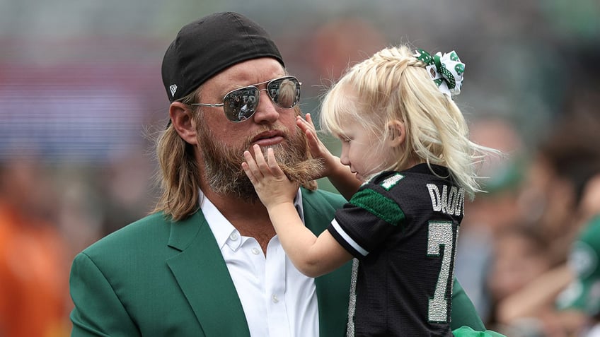 Nick Mangold with his daughter