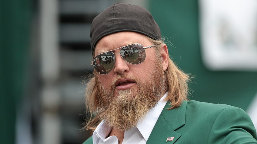 Nick Mangold looks