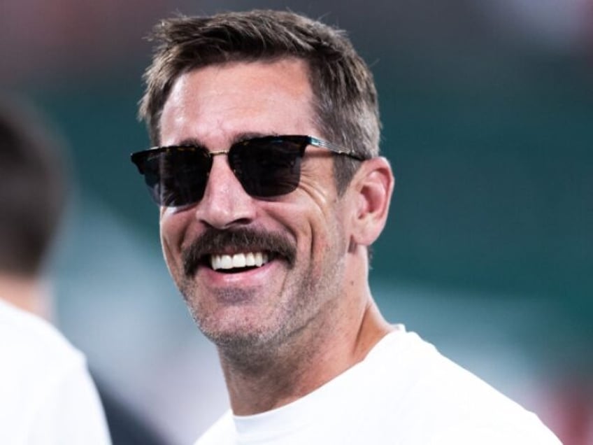 jets qb aaron rodgers takes another jab at vax czar anthony fauci